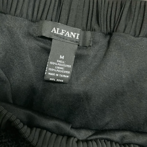 Women’s Skirt - Picture 3 of 5